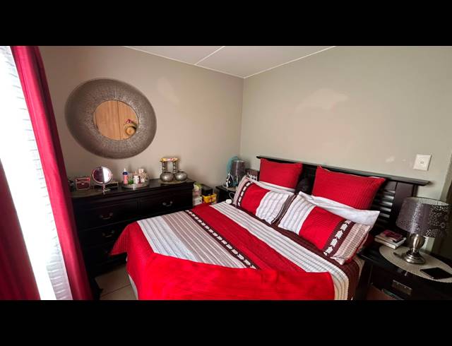 2 BEDROOM FLAT FOR SALE IN OLIFANTSVLEI